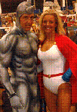 20060318175835-tios-raros-disfrazados-en-vez-de-personajes-de-ficcion-diciendo-palabrotas.gif